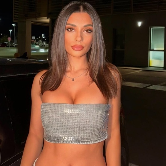 NWT ZARA TRF SEQUINNED FOIL
DENIM CROP TOP SIZE M
🚨 FINAL PRICE NO ACCEPT OFFERS - Picture 13 of 14